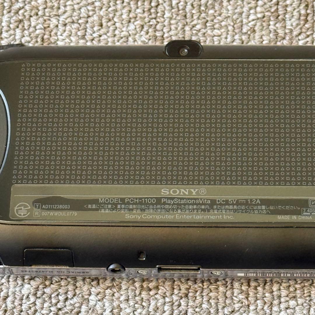 【極美品】PSVITA PCH-1100 クリスタル・ブラック 3-008