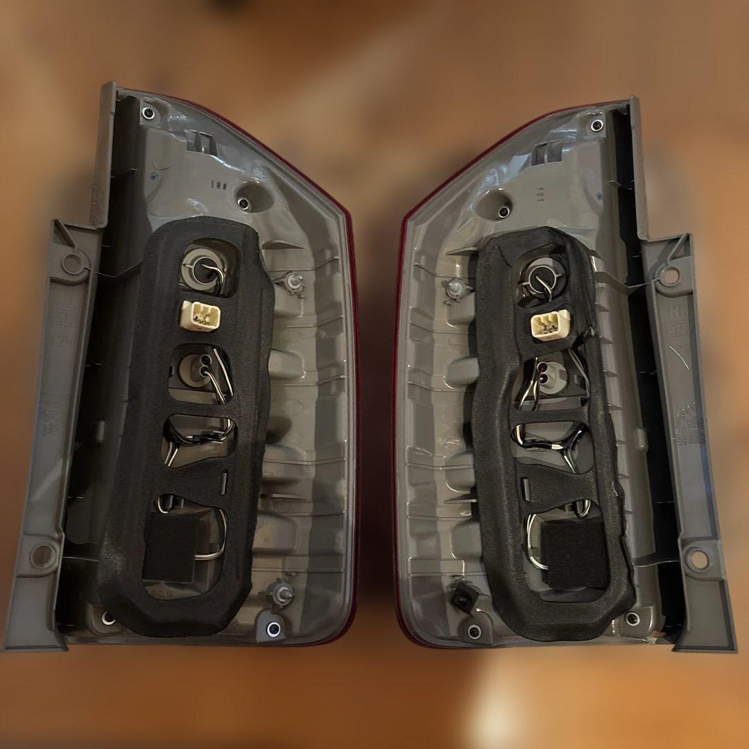 レッドテールライト 左右セット　ノア