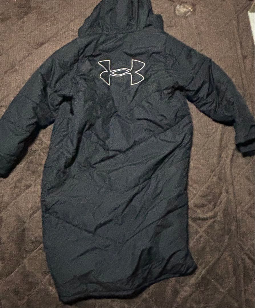 アンダーアーマーのベンチコート