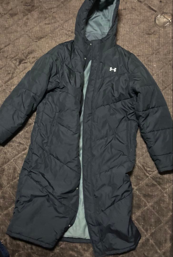 アンダーアーマーのベンチコート