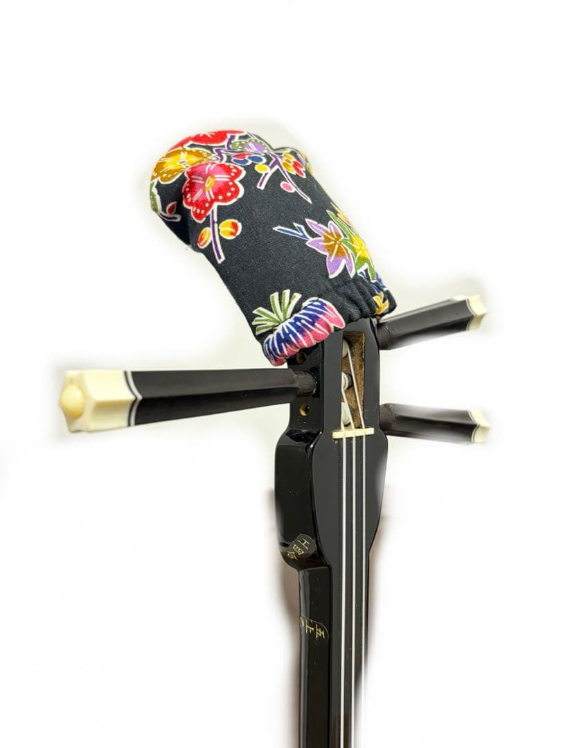 三線本体 人工蛇革　ソフトケース付き　スタンド付き　沖縄　琉球