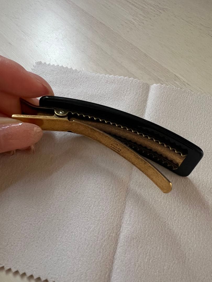 GUCCI クリスタルバレッタ ブラック ヘアピン