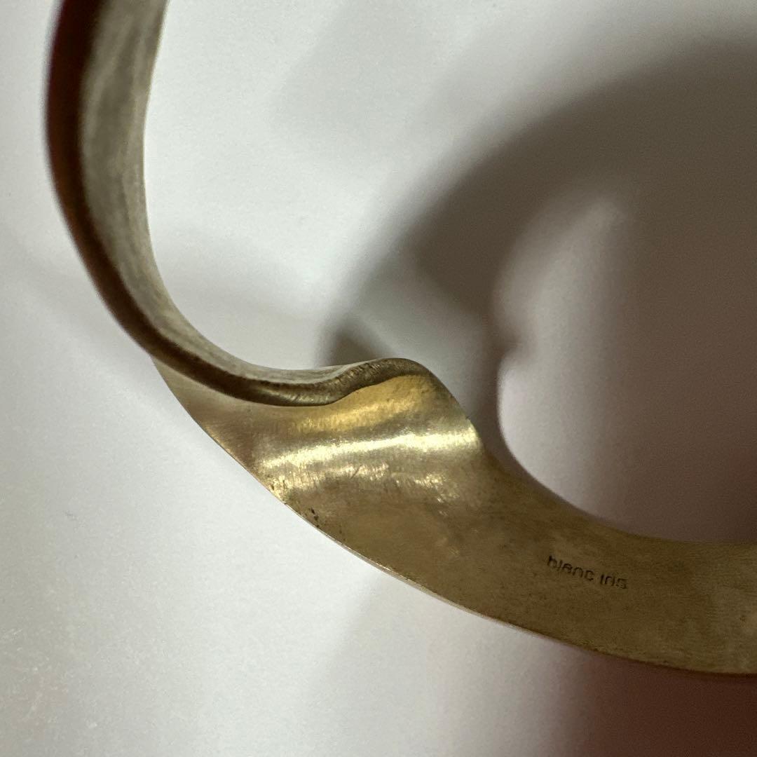 ブランイリスマットゴールドのひねりバングル