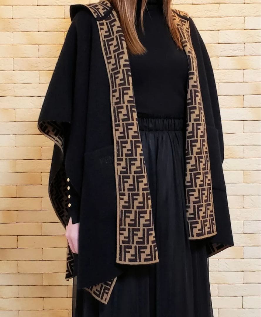 一回着用のみ　FENDI リバーシブル ケープ