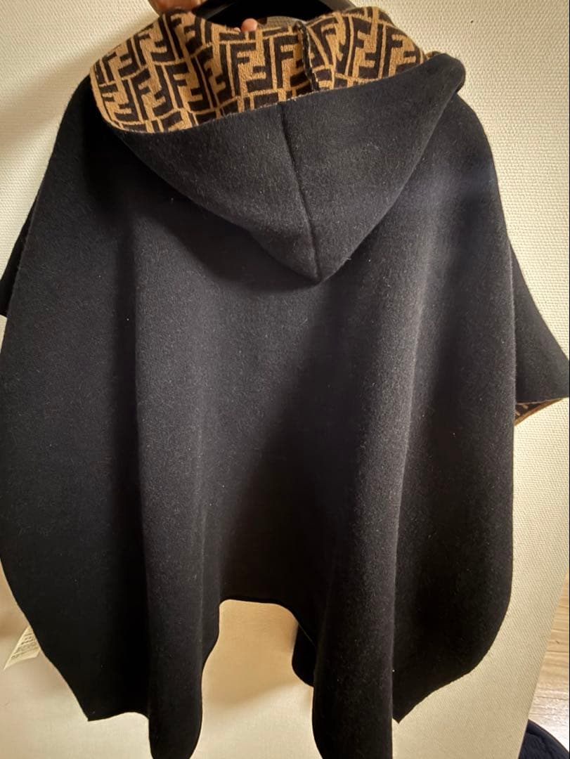 一回着用のみ　FENDI リバーシブル ケープ