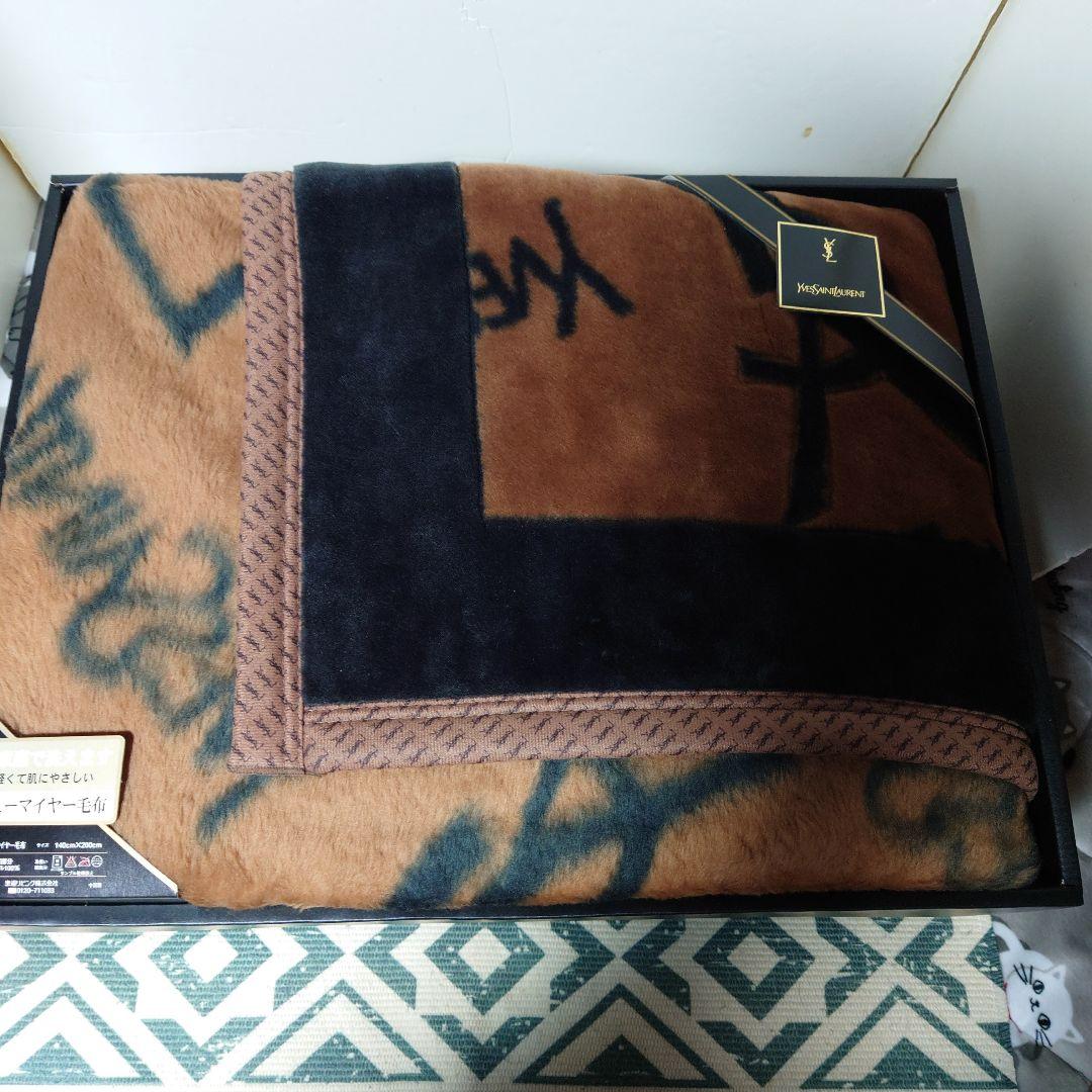 イヴサンローラン マイヤー毛布