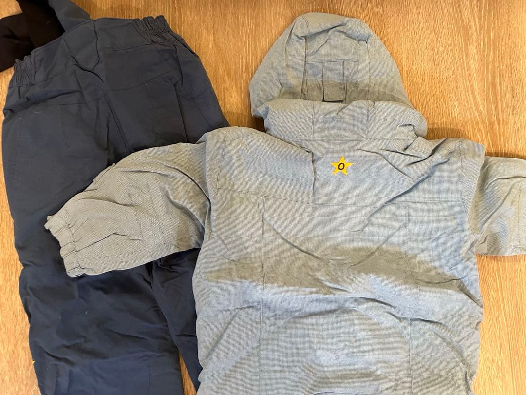 Salomon スキー／スノボーウェア 上下セット　100cm