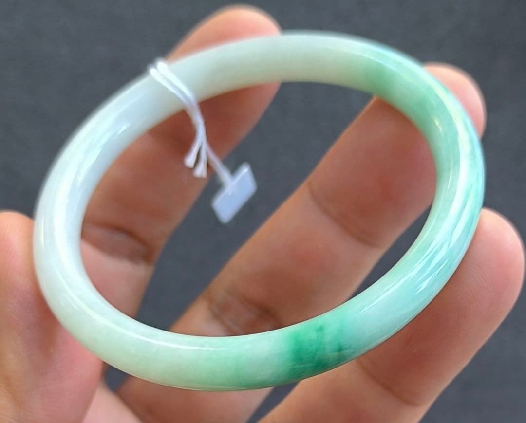 【日本鑑別書付:細条】ミャンマー産本翡翠のバングル（内径55ミリ）8609
