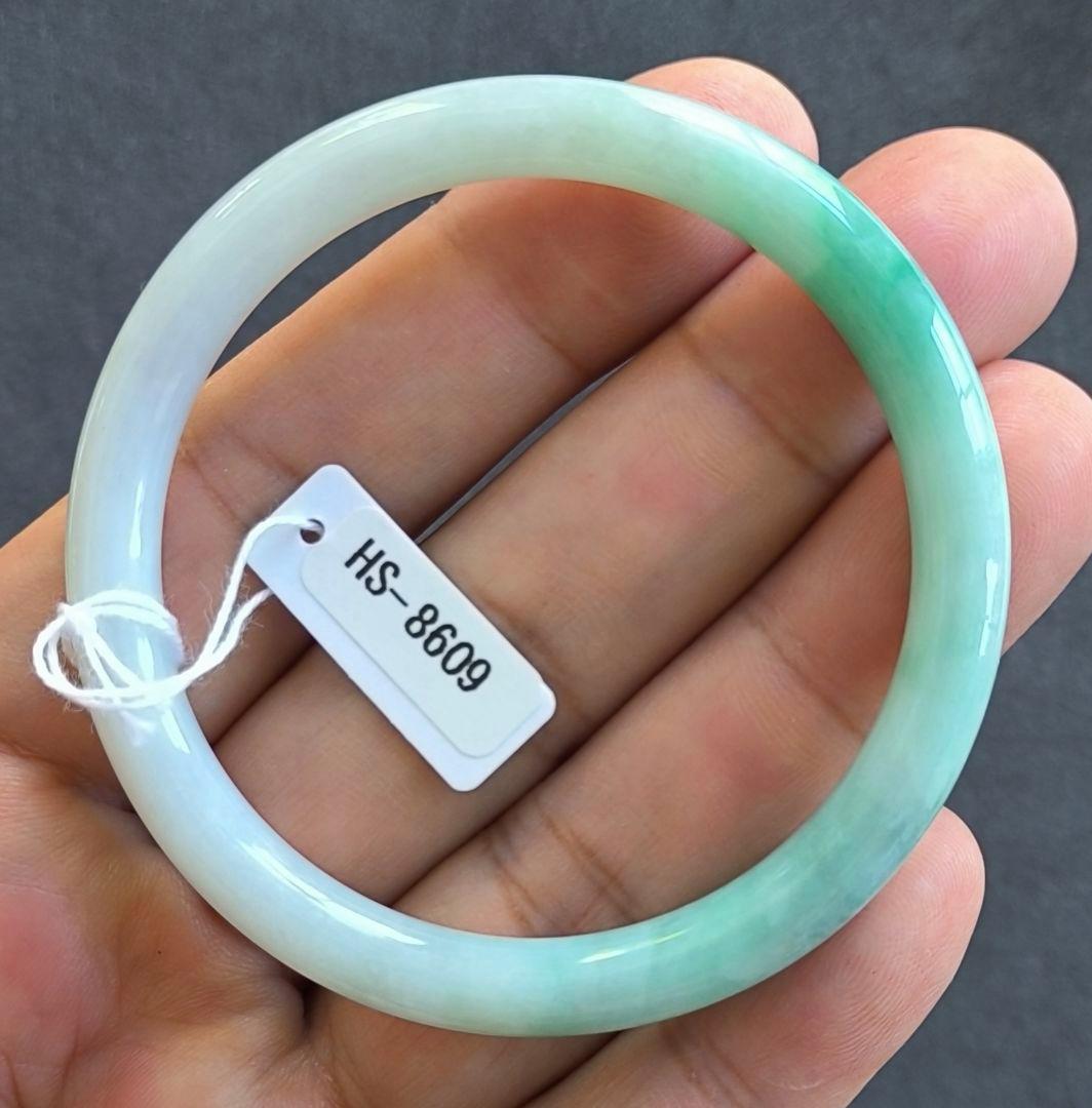 【日本鑑別書付:細条】ミャンマー産本翡翠のバングル（内径55ミリ）8609