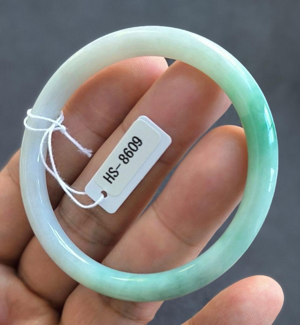 【日本鑑別書付:細条】ミャンマー産本翡翠のバングル（内径55ミリ）8609