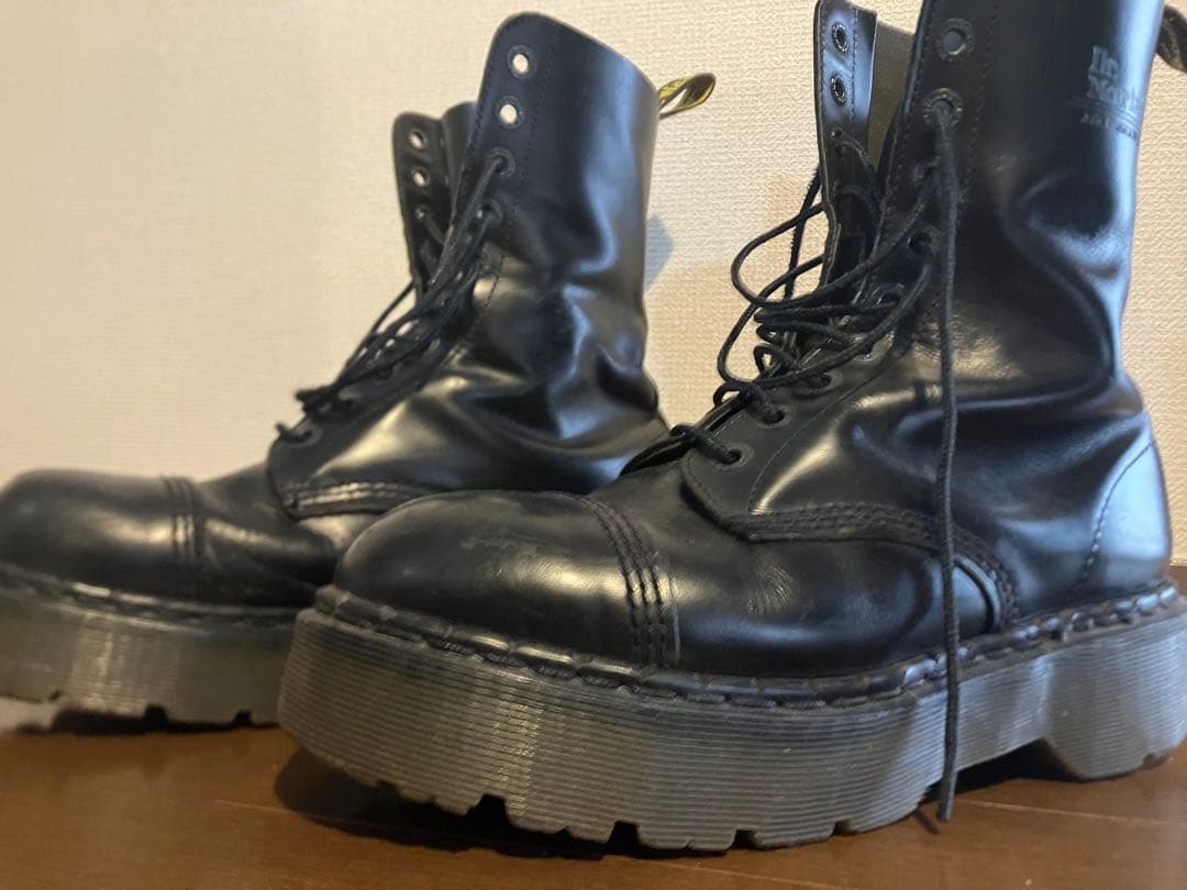 イギリス製　ドクターマーチン　10ホールクレイジーボム