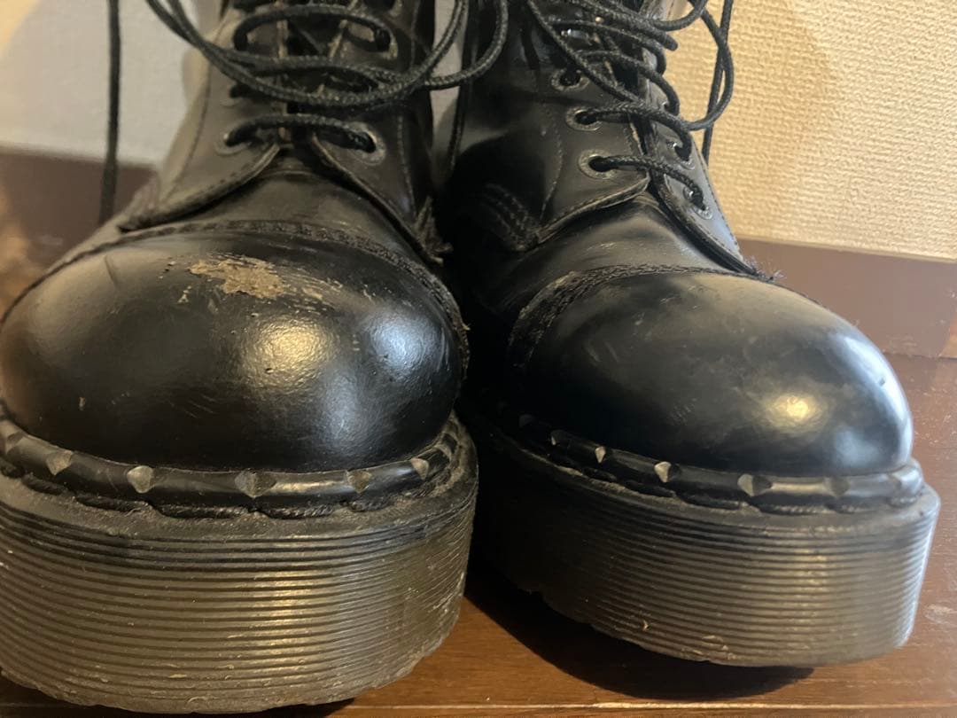 イギリス製　ドクターマーチン　10ホールクレイジーボム