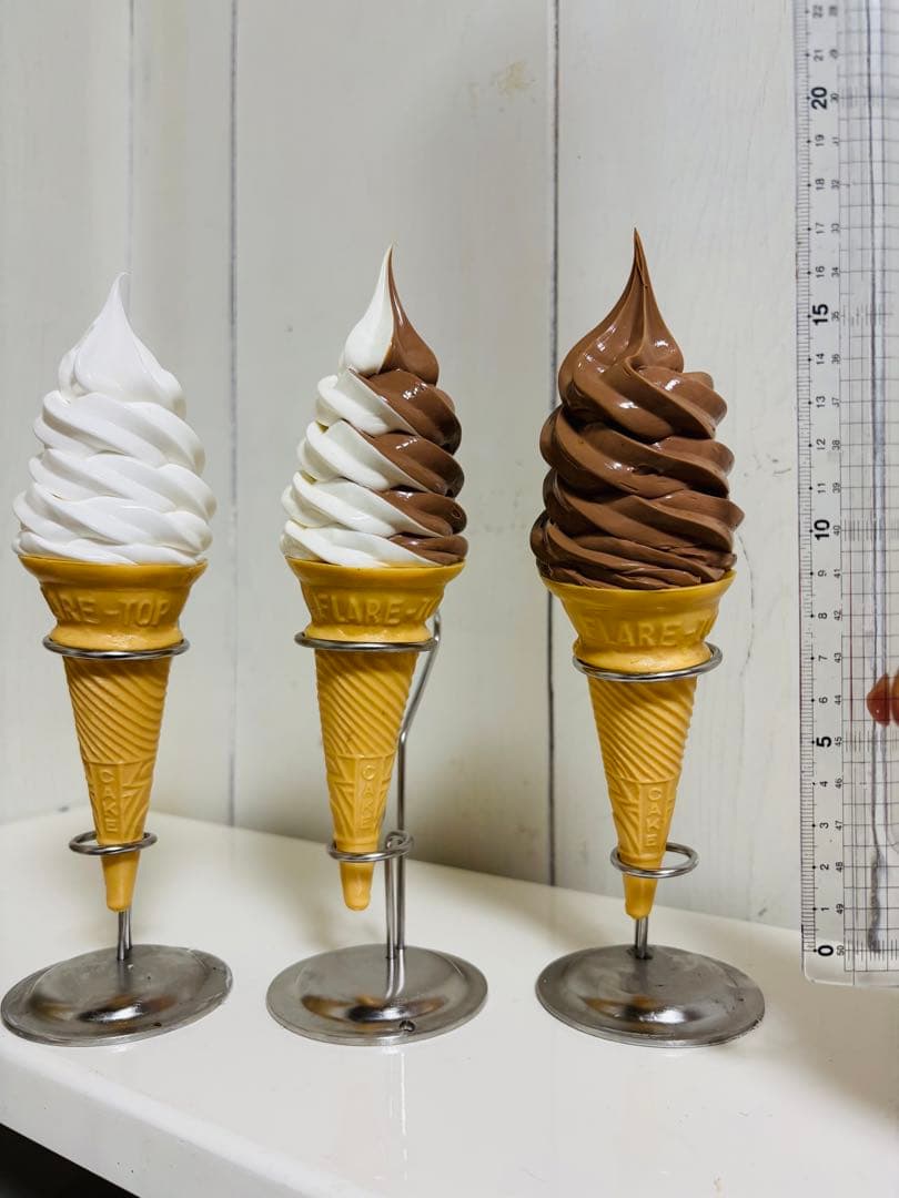 ソフトクリーム食品サンプル　バニラ、チョコレート、ミックス　スタンド付き