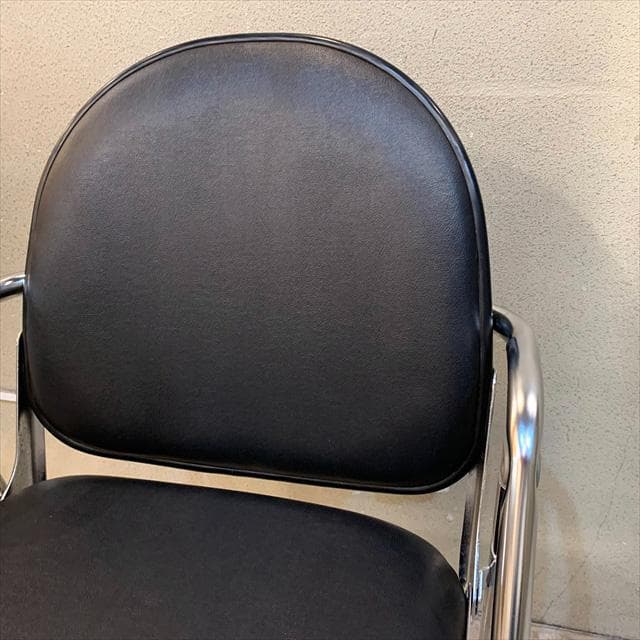 コクヨのフォールディングチェア②