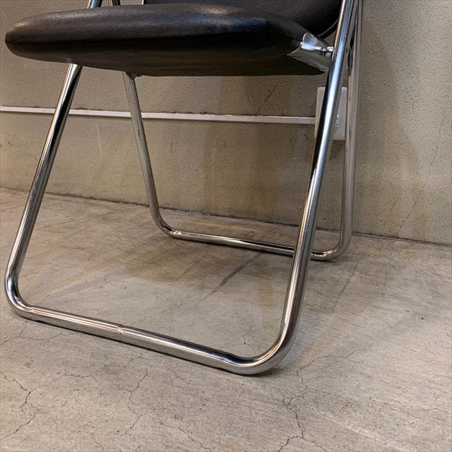 コクヨのフォールディングチェア②