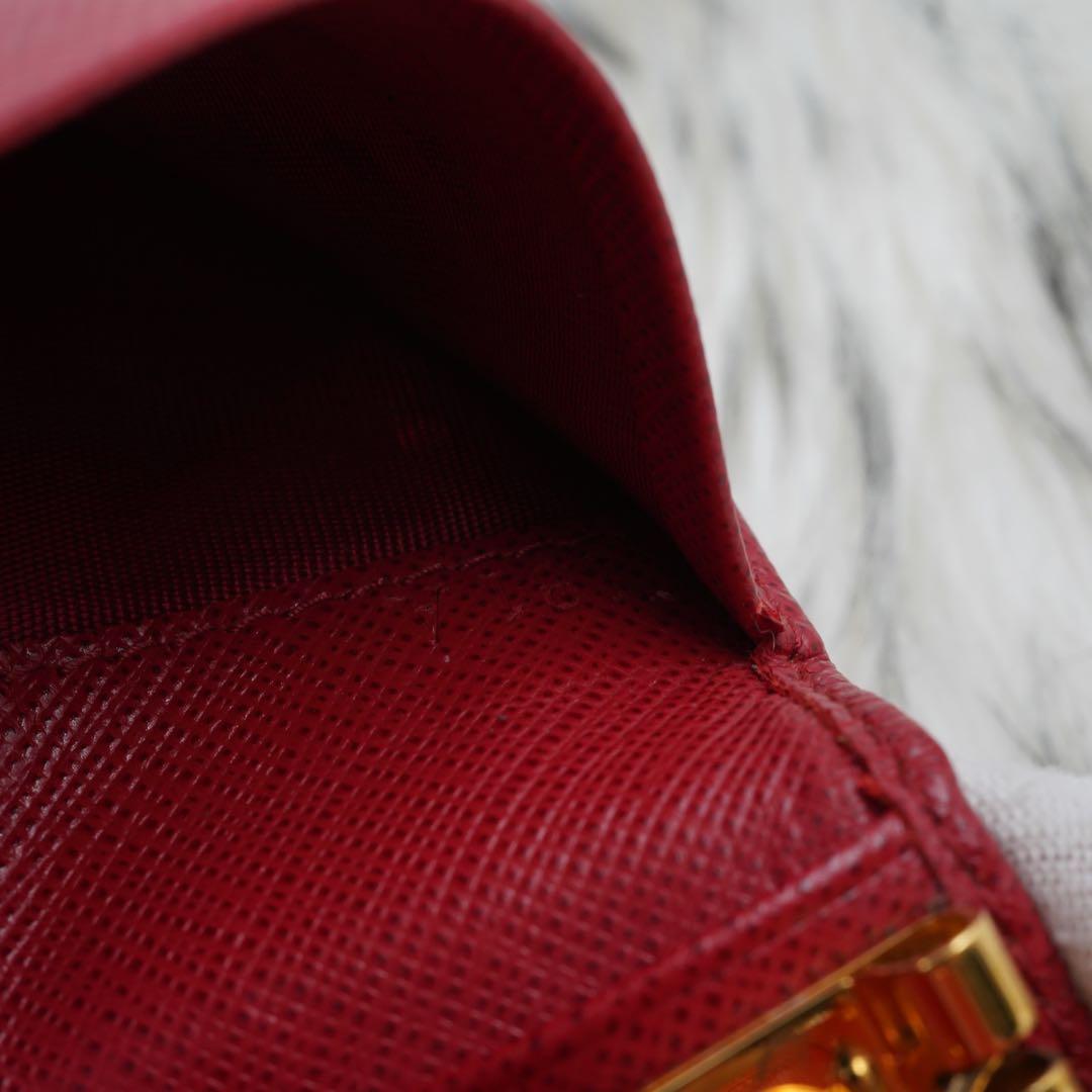 極美品　箱付き　PRADA プラダ　キーケース　サフィアーノレザー　レッド系