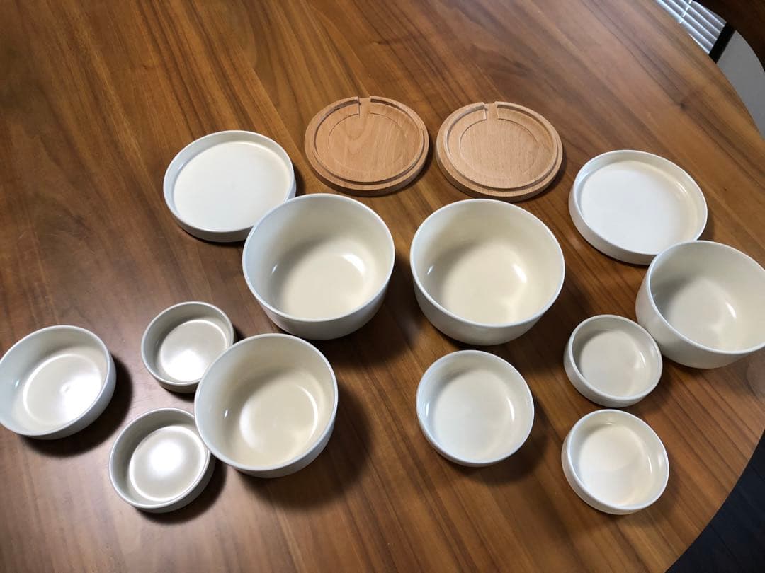 韓国　モドリ　お皿セット　2セット　ベージュ　ミニマリスト　コンパクト収納