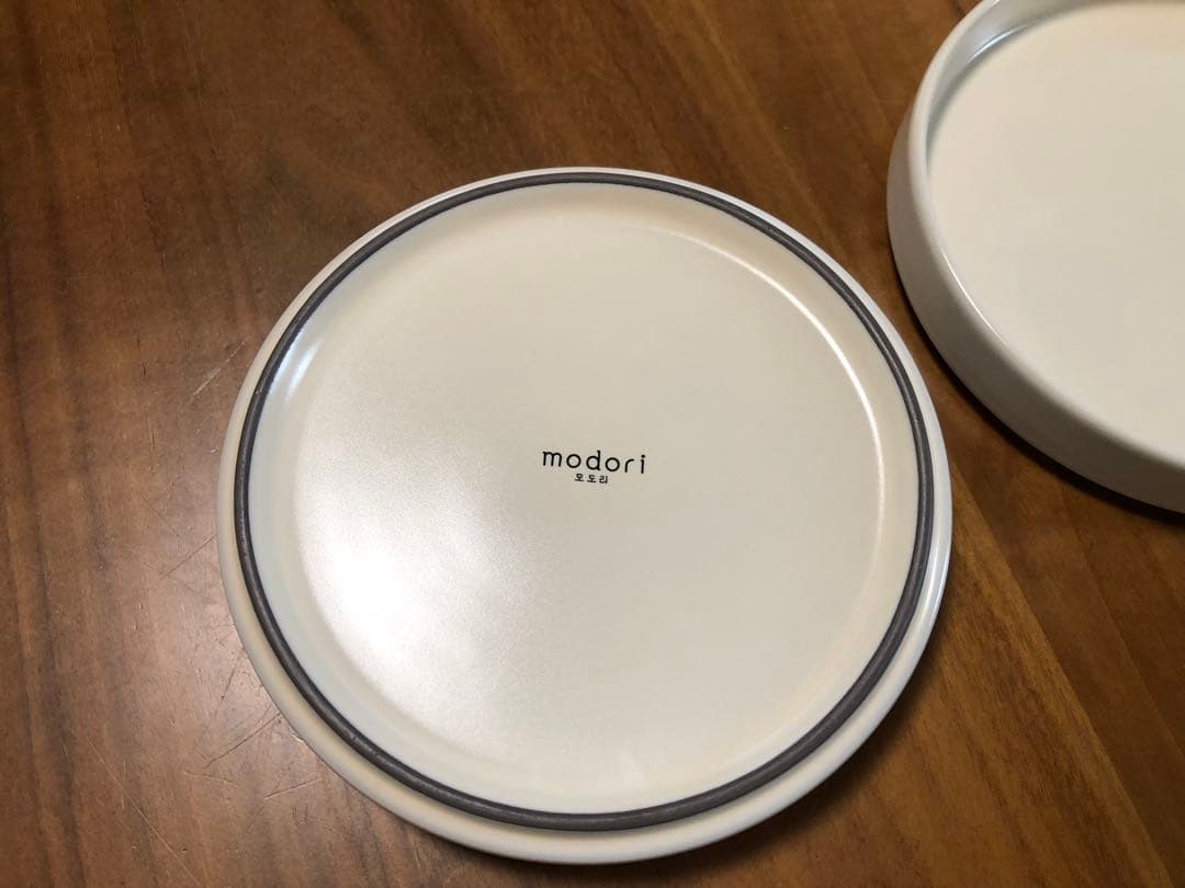 韓国　モドリ　お皿セット　2セット　ベージュ　ミニマリスト　コンパクト収納