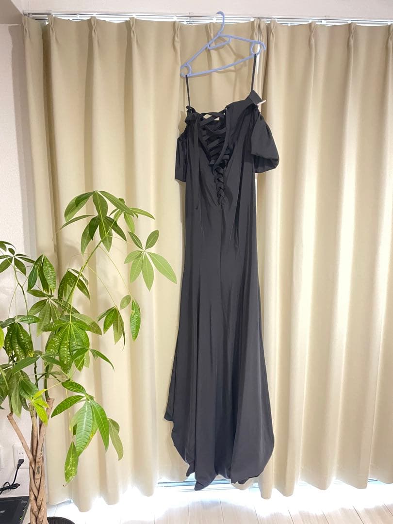 ブラックオフショルダーウェディングドレス