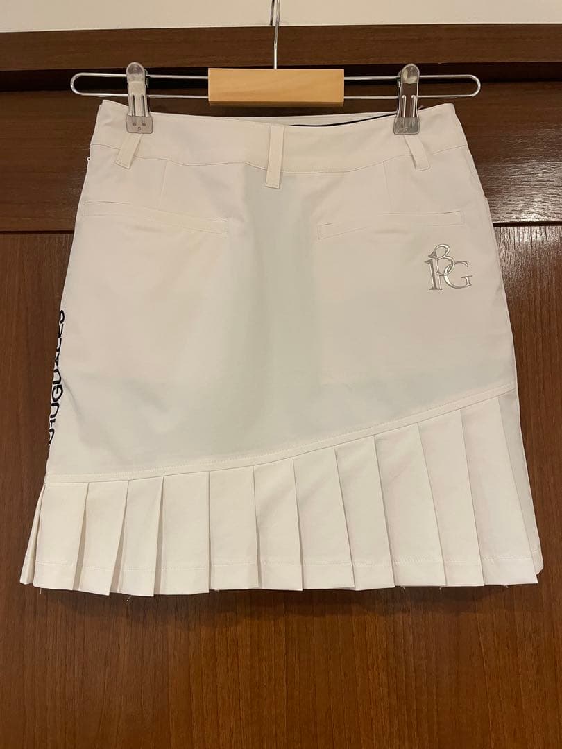1PIU1UGUALE3 ゴルフ レディーススカート ホワイト S