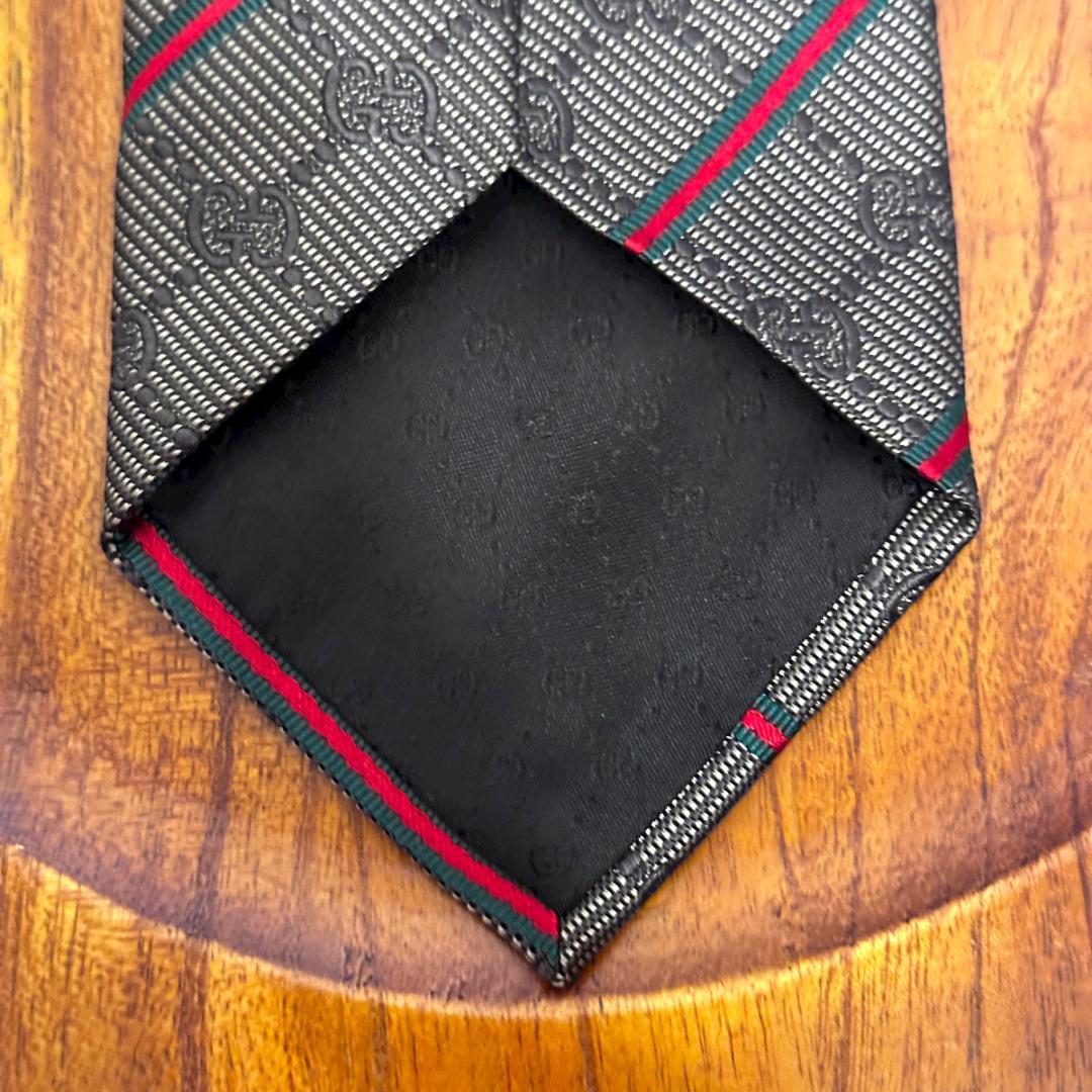 GUCCI　ネクタイ　グリーン×赤　ロゴグレイ　HR0642