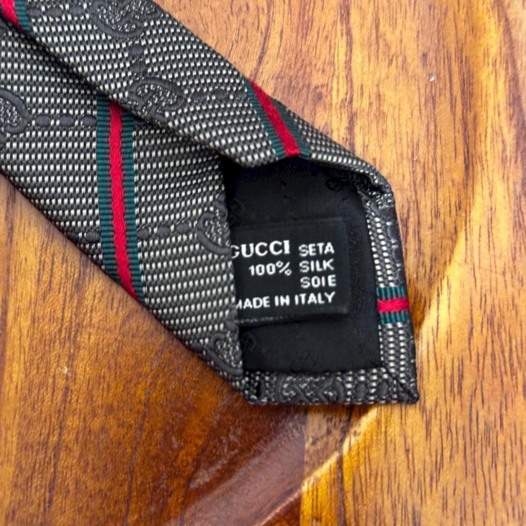GUCCI　ネクタイ　グリーン×赤　ロゴグレイ　HR0642