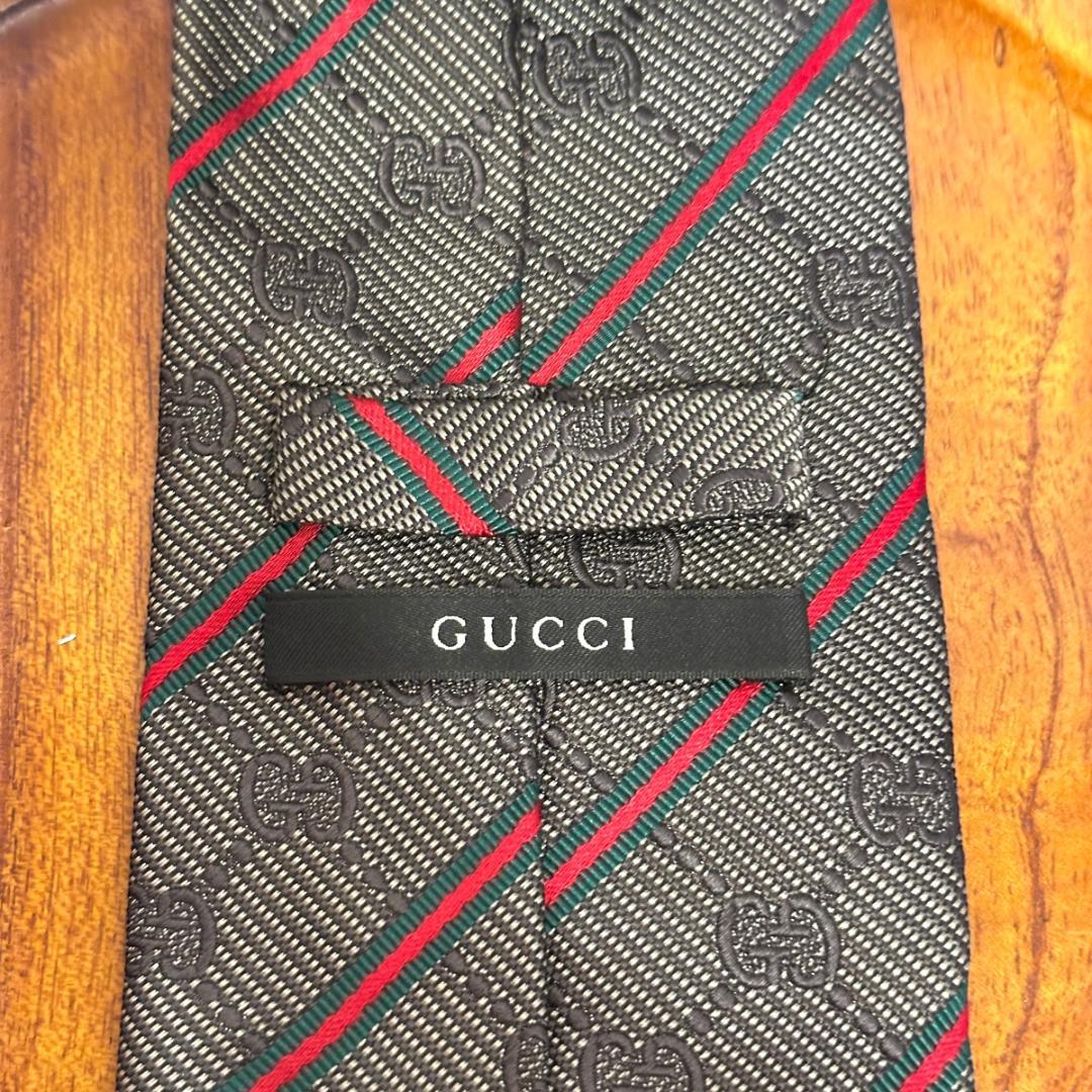 GUCCI　ネクタイ　グリーン×赤　ロゴグレイ　HR0642