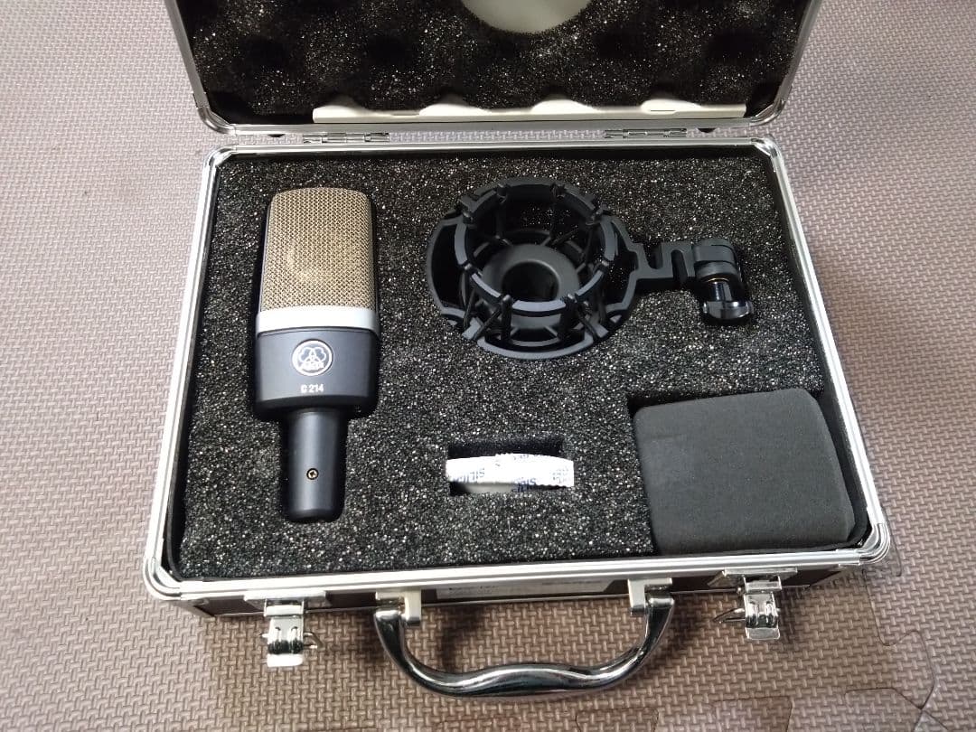 AKG C 214 コンデンサーマイク　2021年頃購入したと思います。