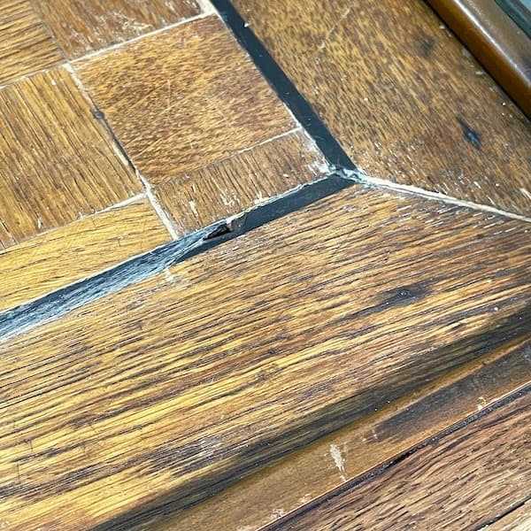 関西限定　送料別　イギリスビンテージ　木製ガラスキャビネット ライト付き　飾り棚