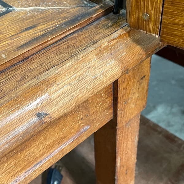 関西限定　送料別　イギリスビンテージ　木製ガラスキャビネット ライト付き　飾り棚