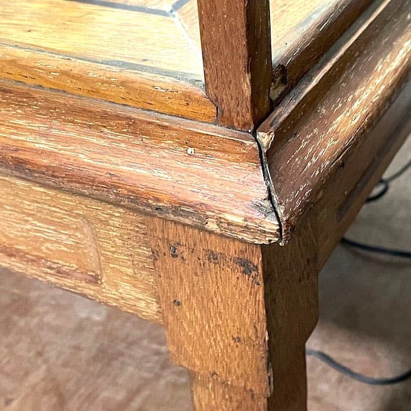 関西限定　送料別　イギリスビンテージ　木製ガラスキャビネット ライト付き　飾り棚