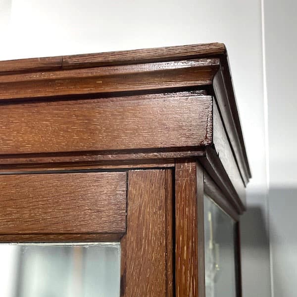 関西限定　送料別　イギリスビンテージ　木製ガラスキャビネット ライト付き　飾り棚