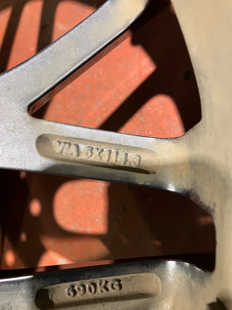 ② レオニスMX 18インチ　7J PCD114.3 2本