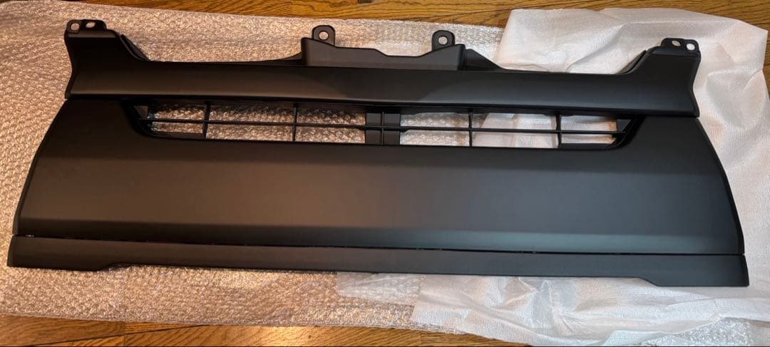 【新品】ハイエース　200系A型〜　フロントグリルマット　純正タイプ　ブラック