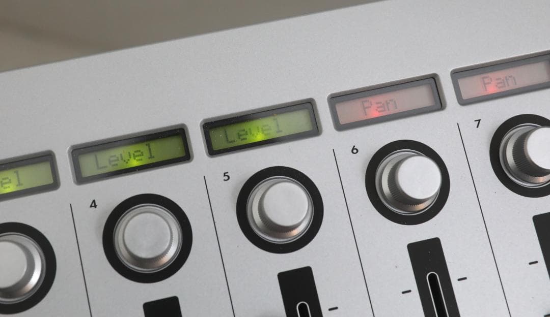 美品 コルグ KONTROL49 MIDI スタンド付 ローランドEV5等