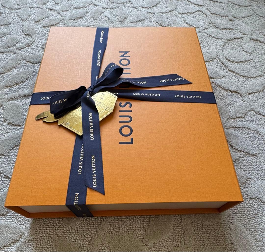 山*梨様 ルイヴィトンモノグラムアクセントフーディ378,400円現行品新品