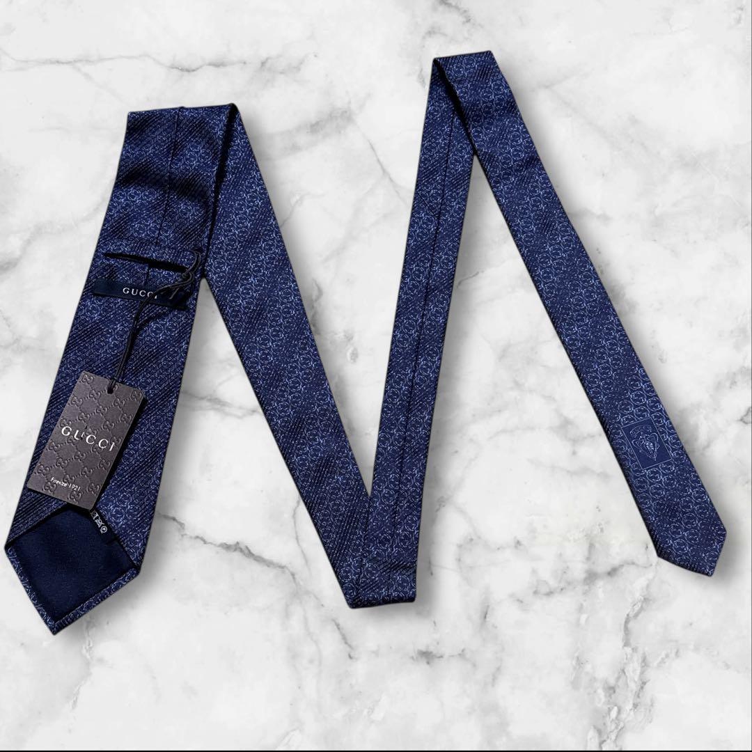 【タグ付き】GUCCI ネイビー インターロッキング ネクタイ　レジメンタル