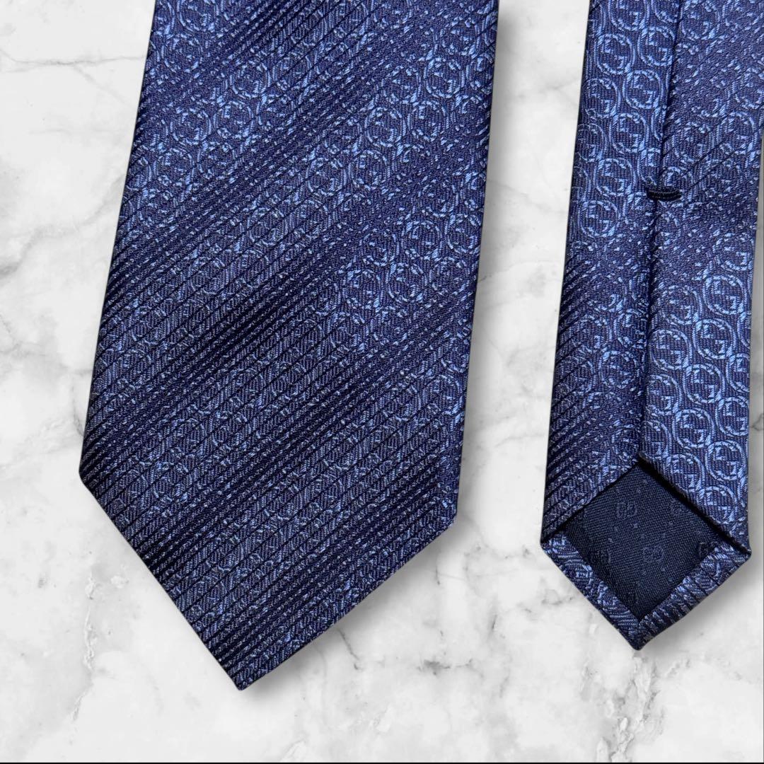 【タグ付き】GUCCI ネイビー インターロッキング ネクタイ　レジメンタル