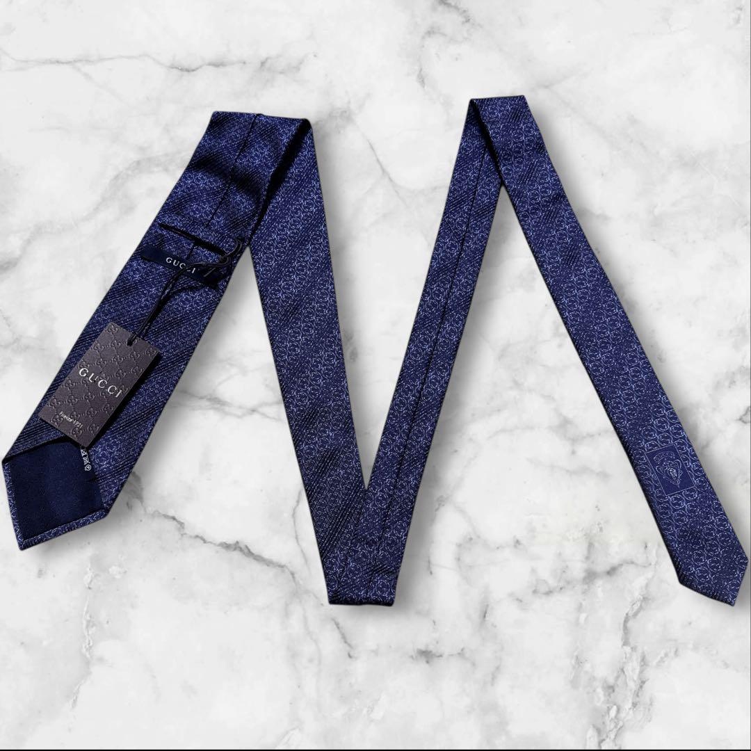 【タグ付き】GUCCI ネイビー インターロッキング ネクタイ　レジメンタル