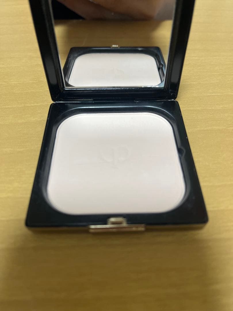 最終クレドポーボーテ　プードルコンパクトエサンシエルn