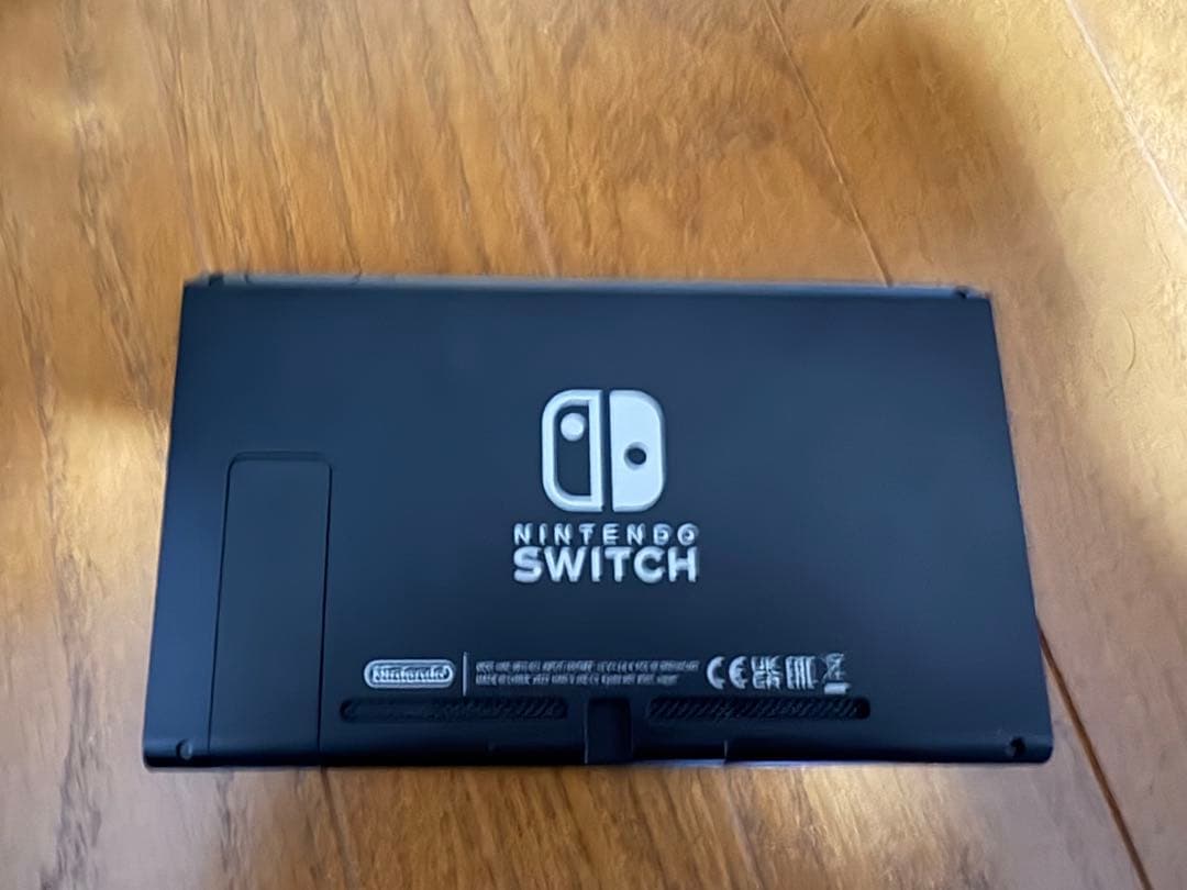 Nintendo Switch2022年10月購入ネオンブルー／ネオンレッド