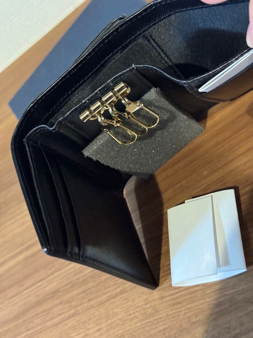 pelle morbida ブラック 三つ折り財布 PMO-BMA232