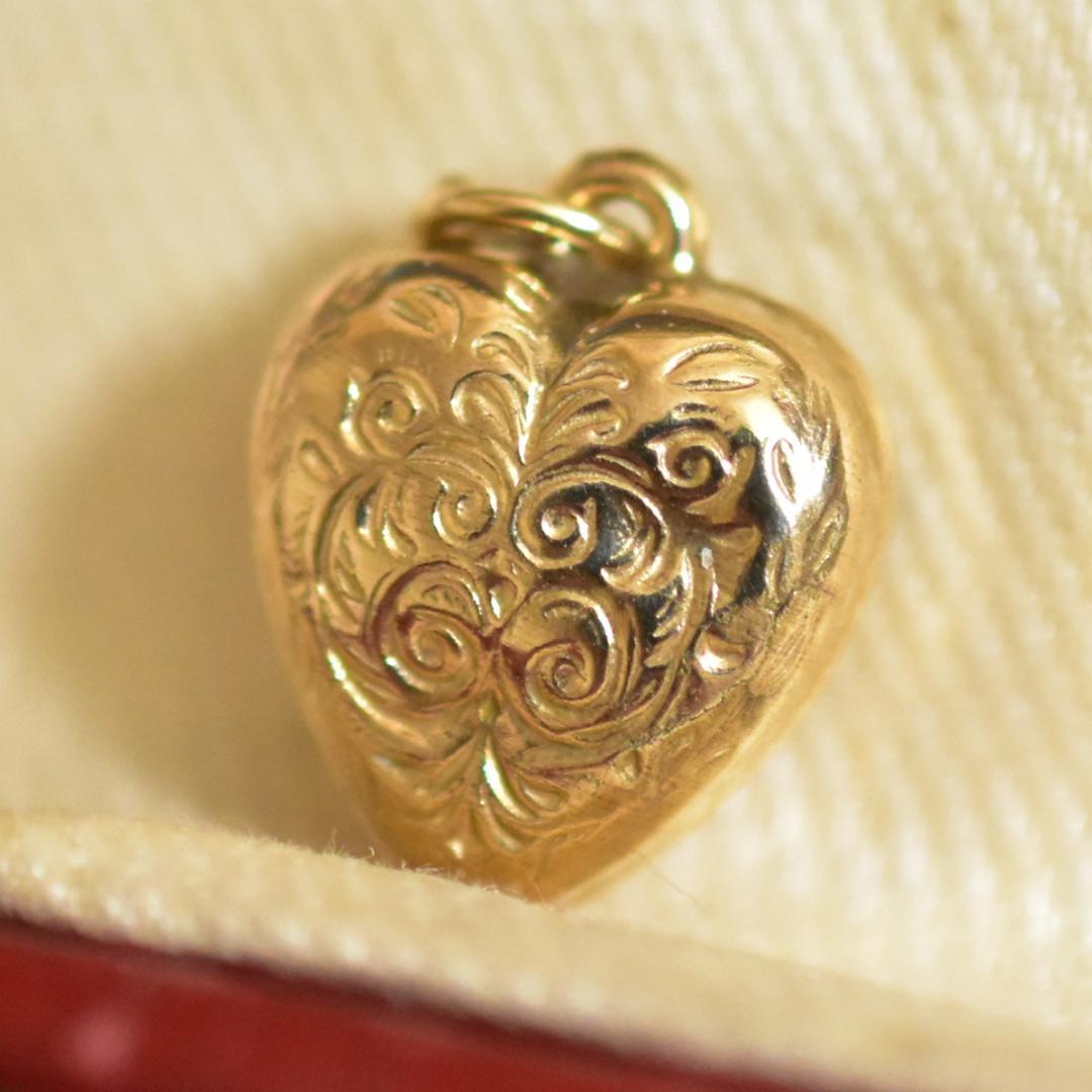 Debug Eqpt (デバッグ) ハートのK9チャーム 9金 ゴールド