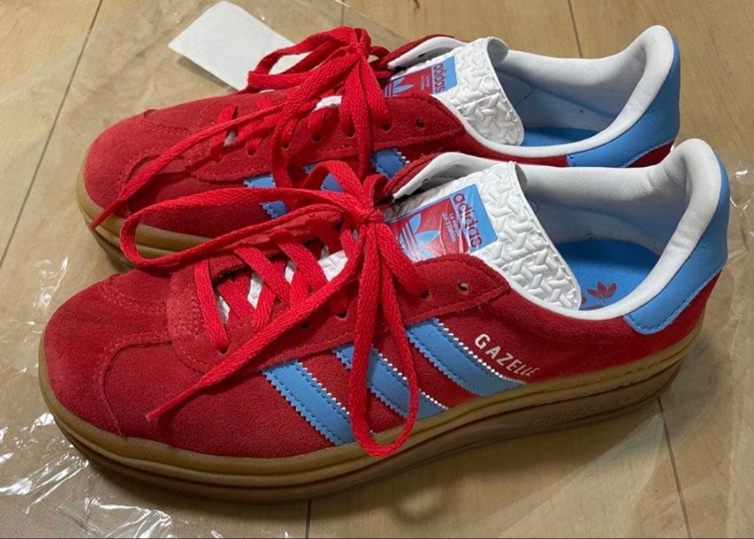 靴 adidas Gazelle Bold