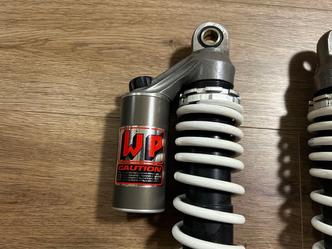 D*n様 WPサスペンション　ホワイトパワー　リアサスペンション　Vmaxから取