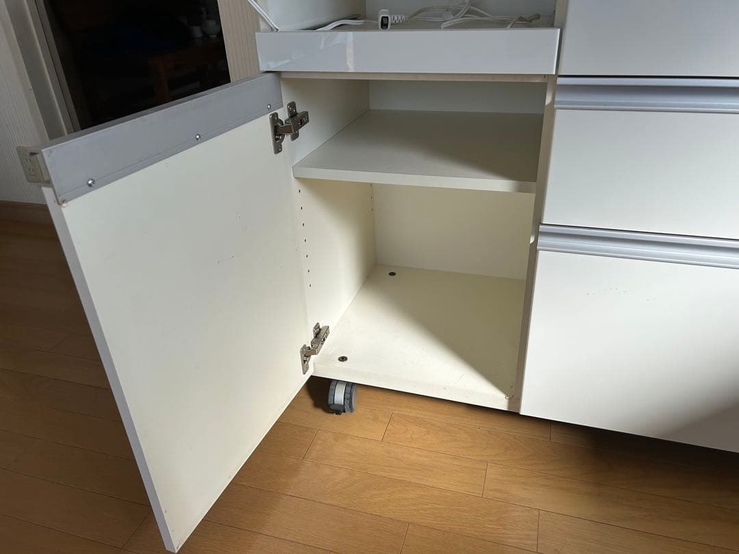 パモウナ　食器棚　ホワイト収納キャビネット キャスター付き 4引き出し