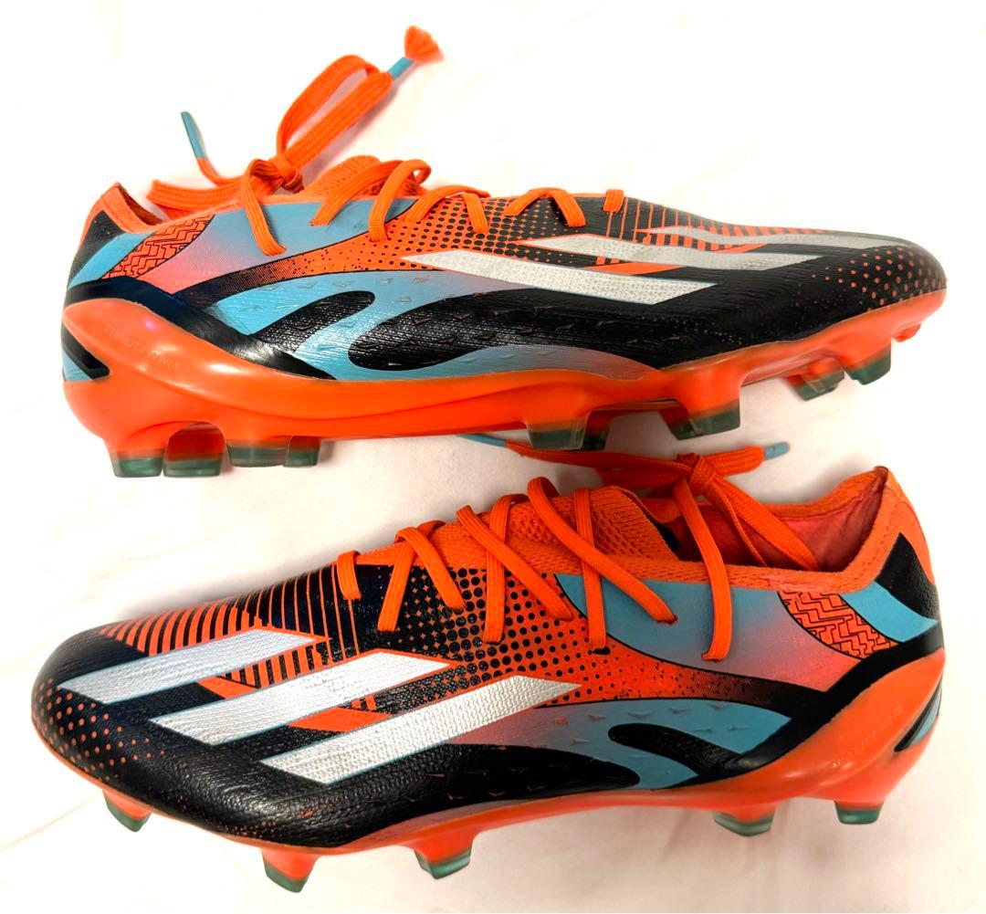 サッカーシューズ オレンジ・黒・青 ストライプデザイン