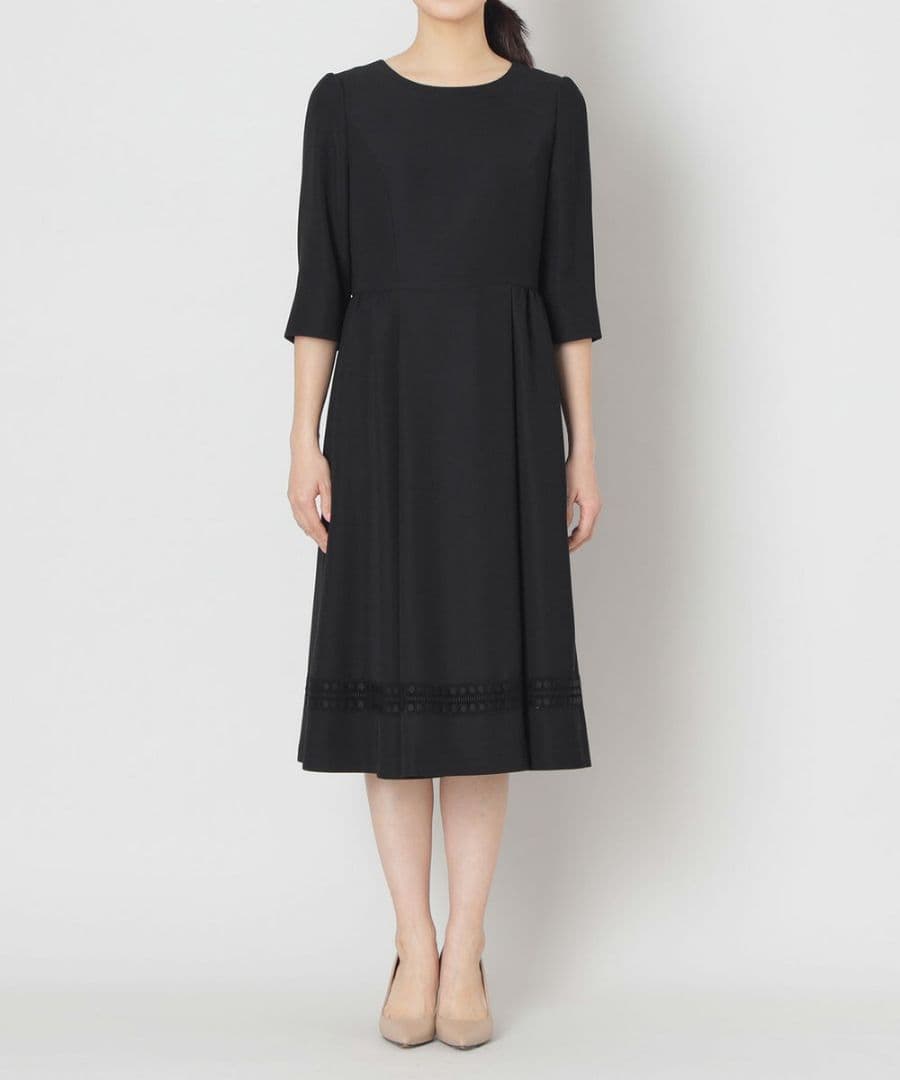 新品69,300円トゥービーシック刺繍レースワンピース 50サイズローズティアラ