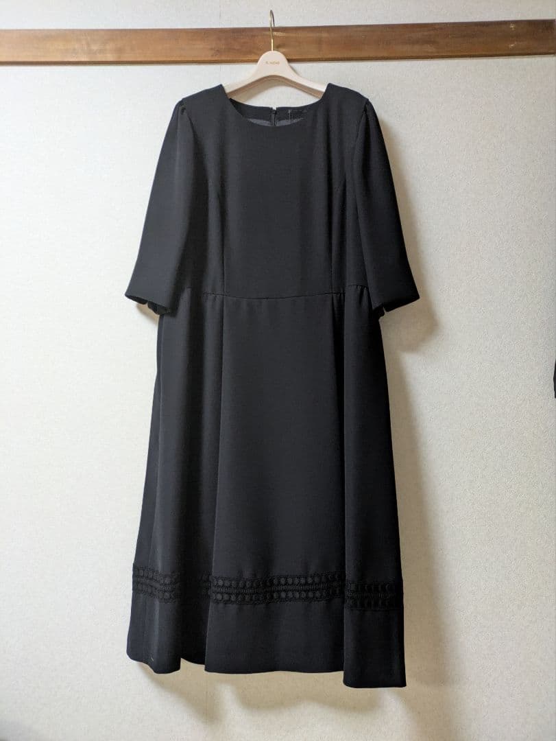 新品69,300円トゥービーシック刺繍レースワンピース 50サイズローズティアラ