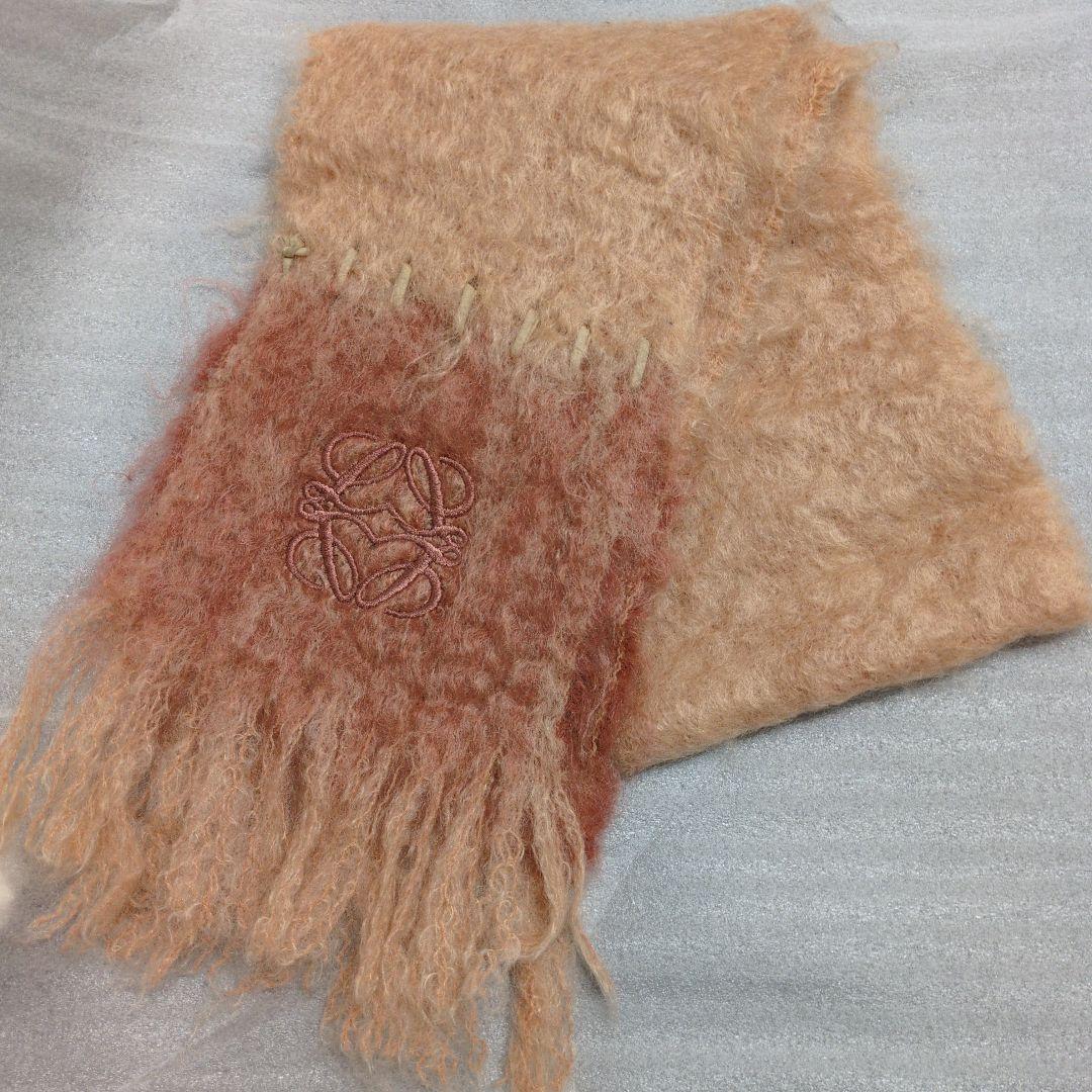 LOEWEピンクグラデーションマフラー